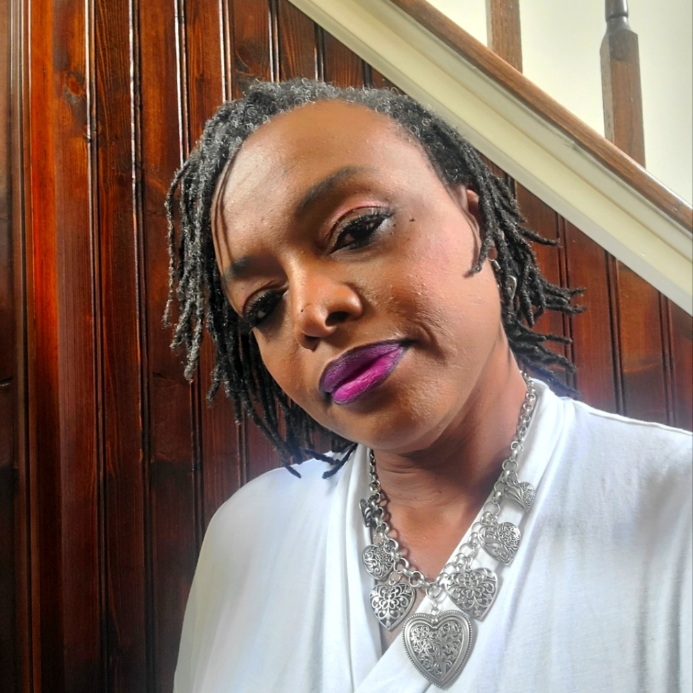 Meet your Posher, Cynthia